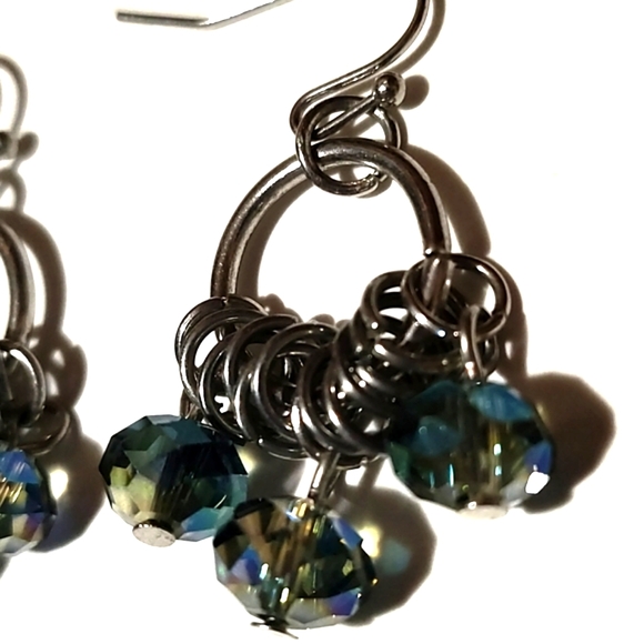 VINTAGE SILVER-TONE IRIDESCENT BLUE GREEN CRYSTAL DANGLE HOOK 1.3" EARRINGS - Picture 5 of 11